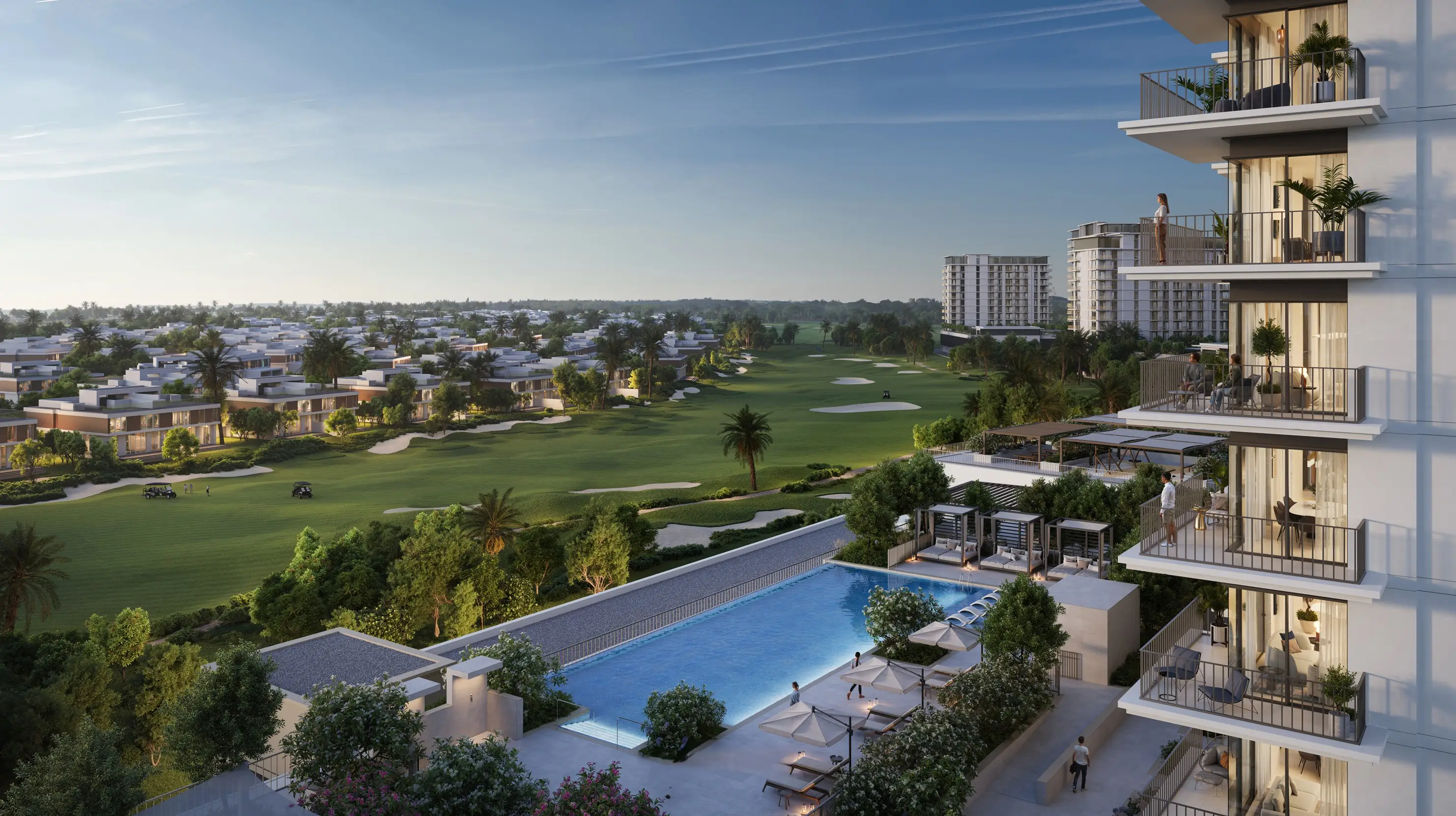 Golf Verge swimming pool and green leisure deck