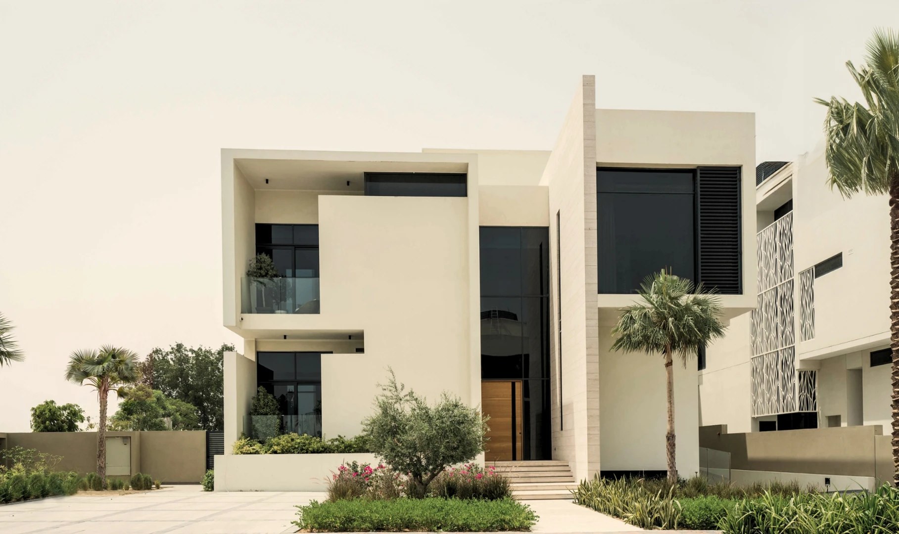 Hillside Villas rooftop pool and lifestyle amenities at Jumeirah Golf Estates, Dubai