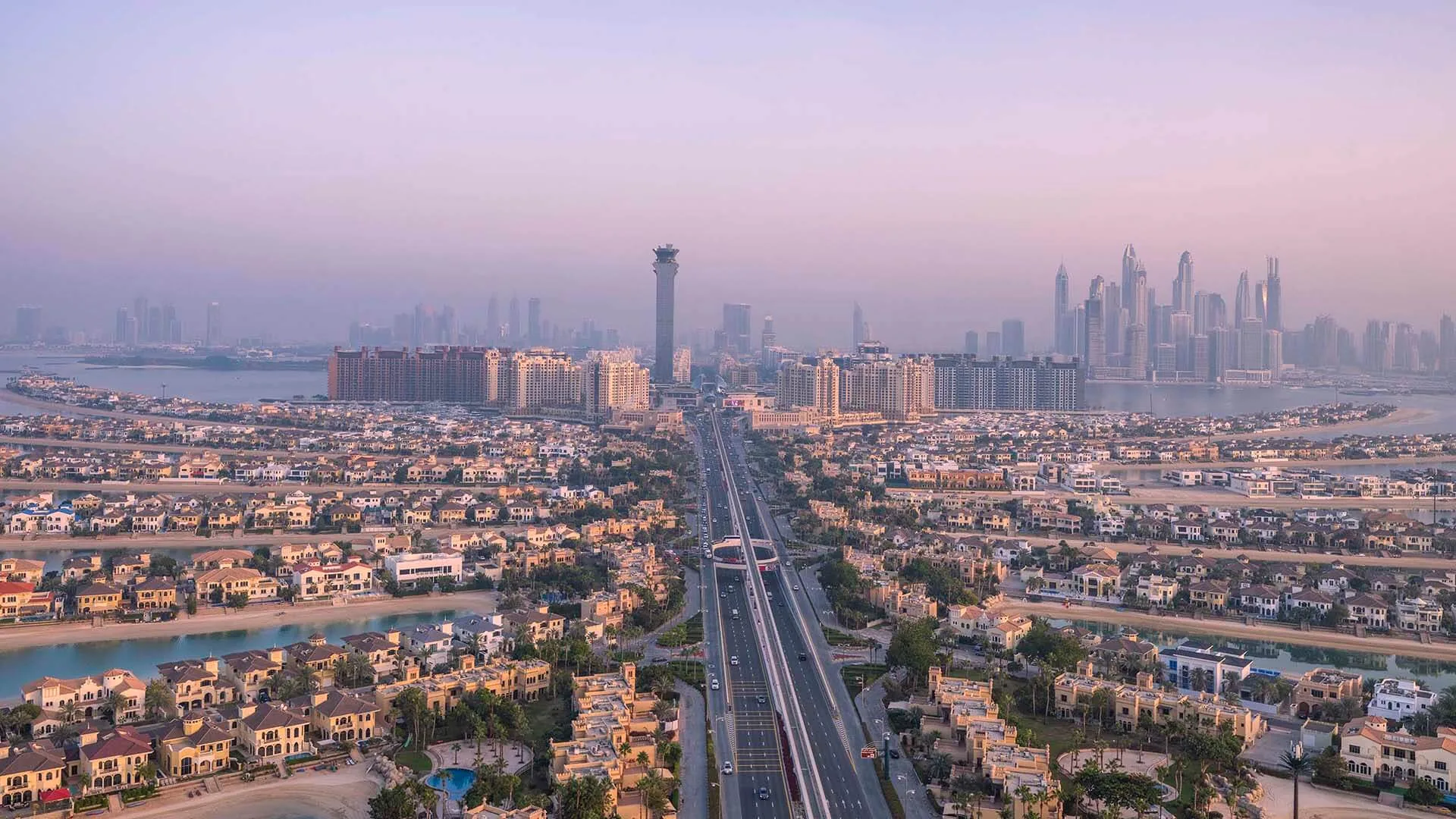 Palm Jumeirah trunk and villas with the Dubai skyline, by Nakheel